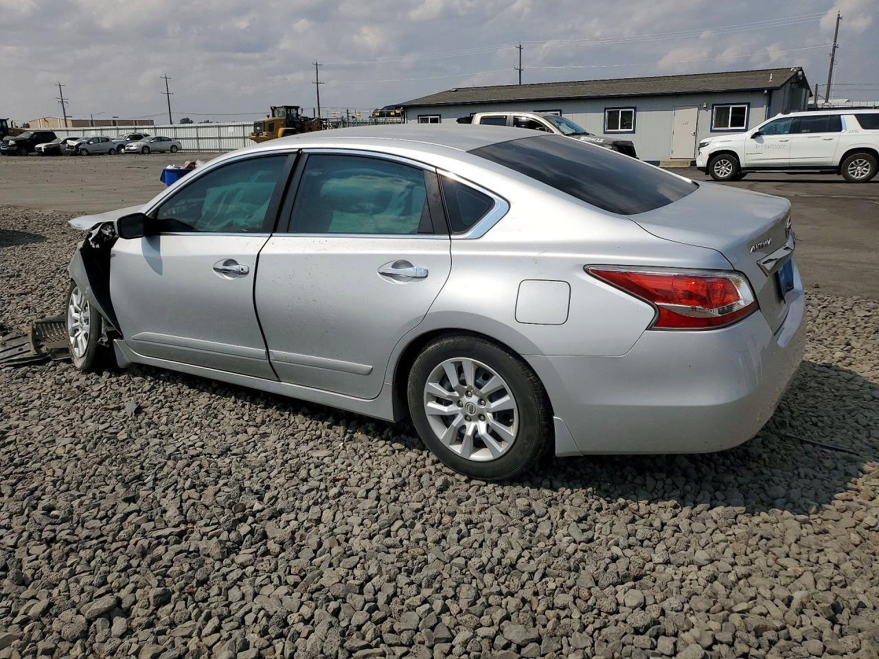2015 Nissan Altima 2.5 S - Фото 2