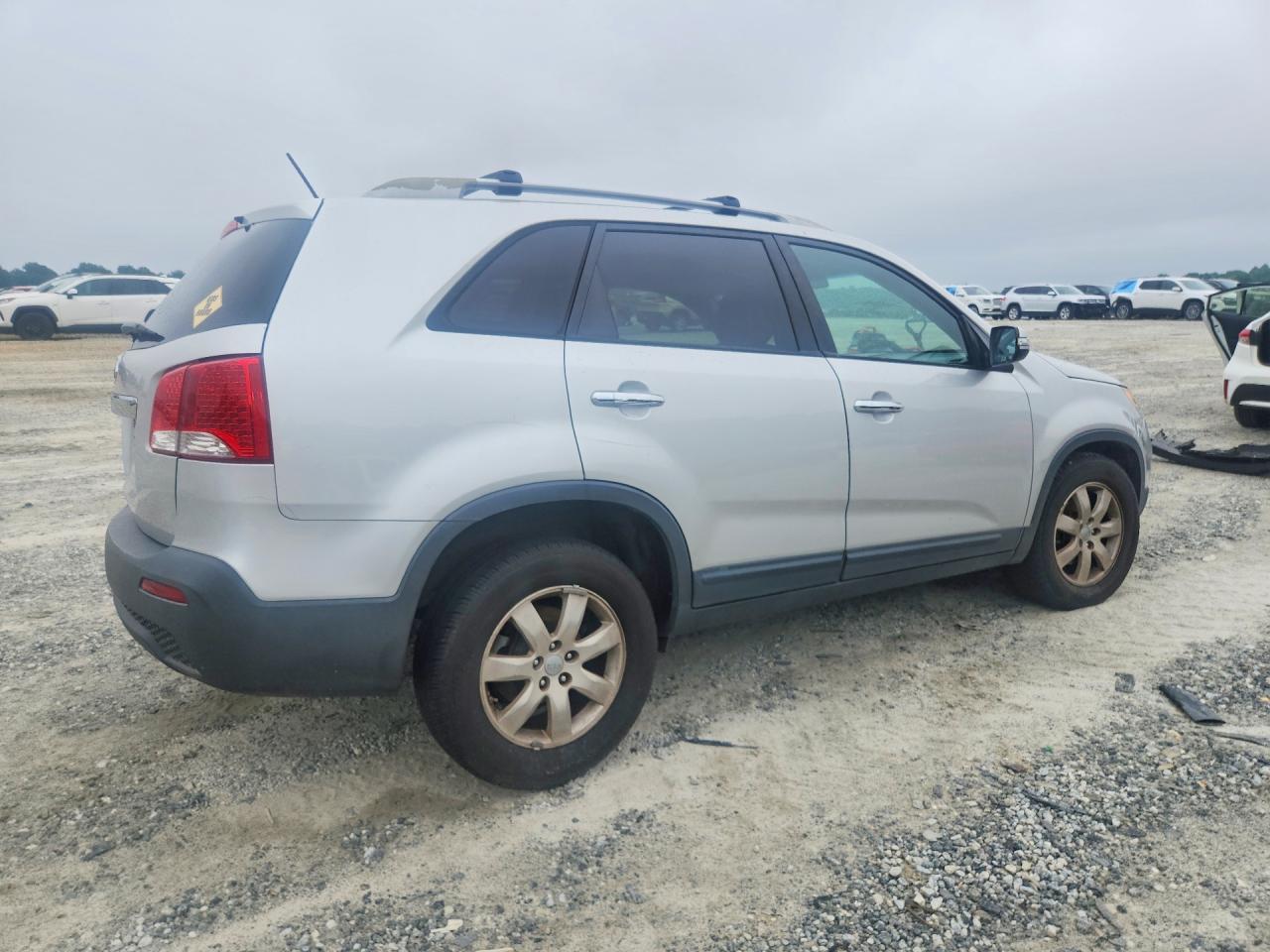 2013 Kia Sorento Lx - Image 3