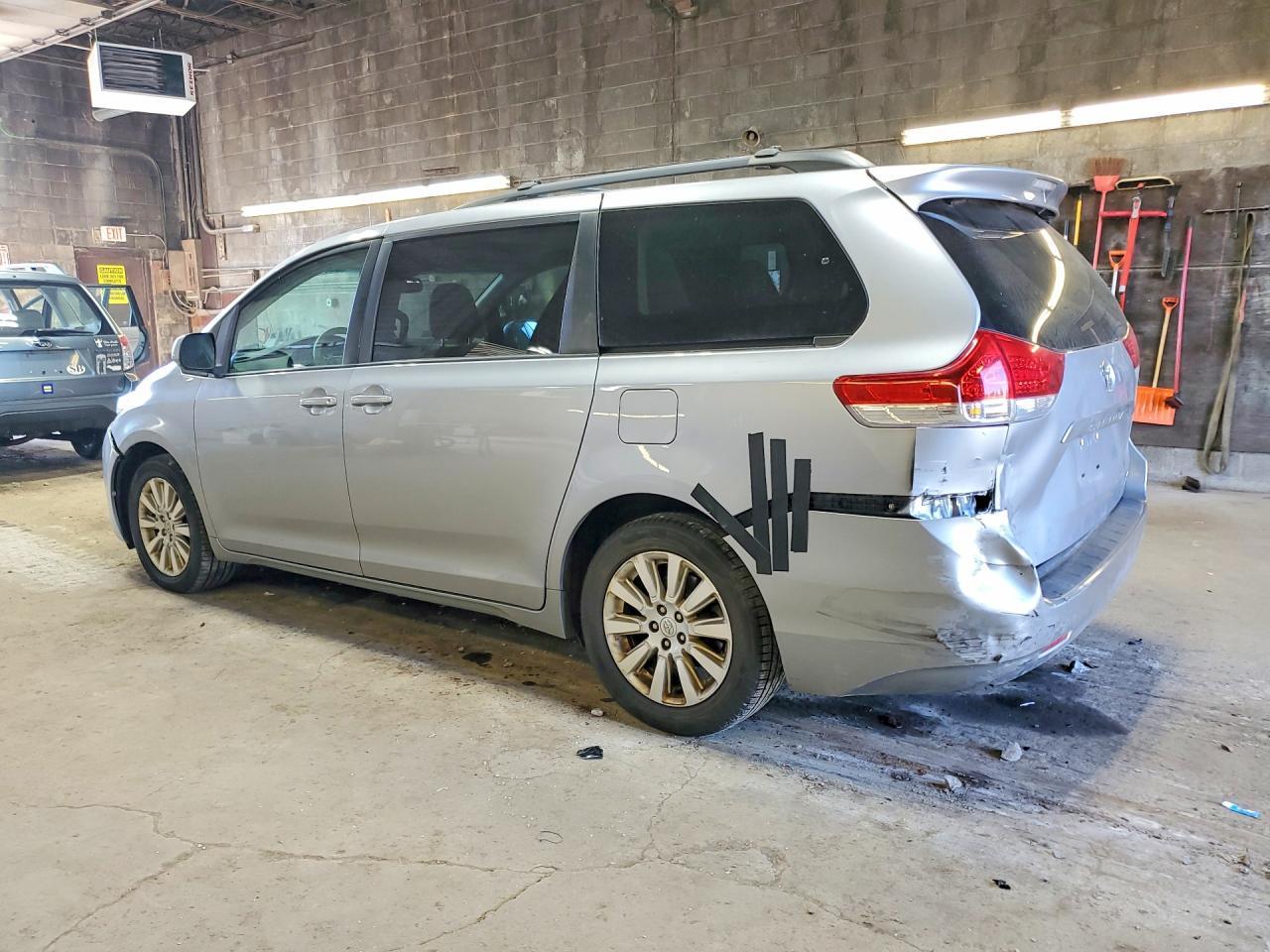 2012 Toyota Sienna Xle 7-Passenger - Image 2