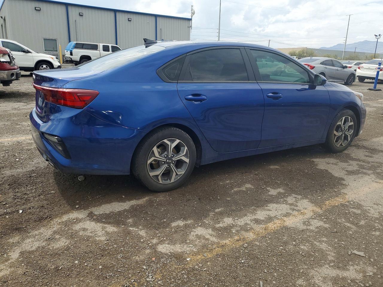 2020 Kia Forte Lxs - Image 3