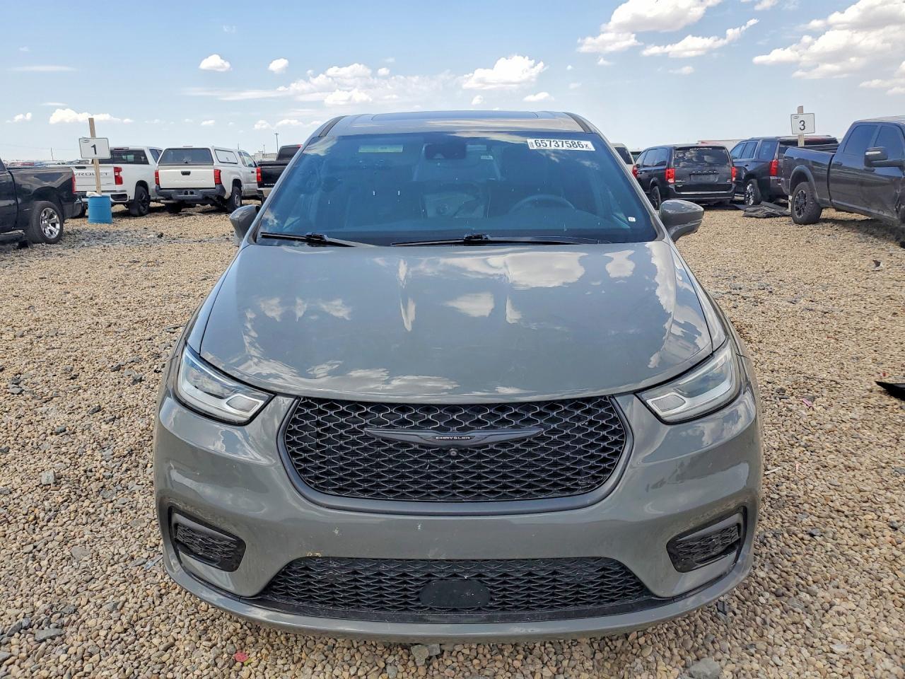 2022 Chrysler Pacifica Hybrid Limited - Image 5
