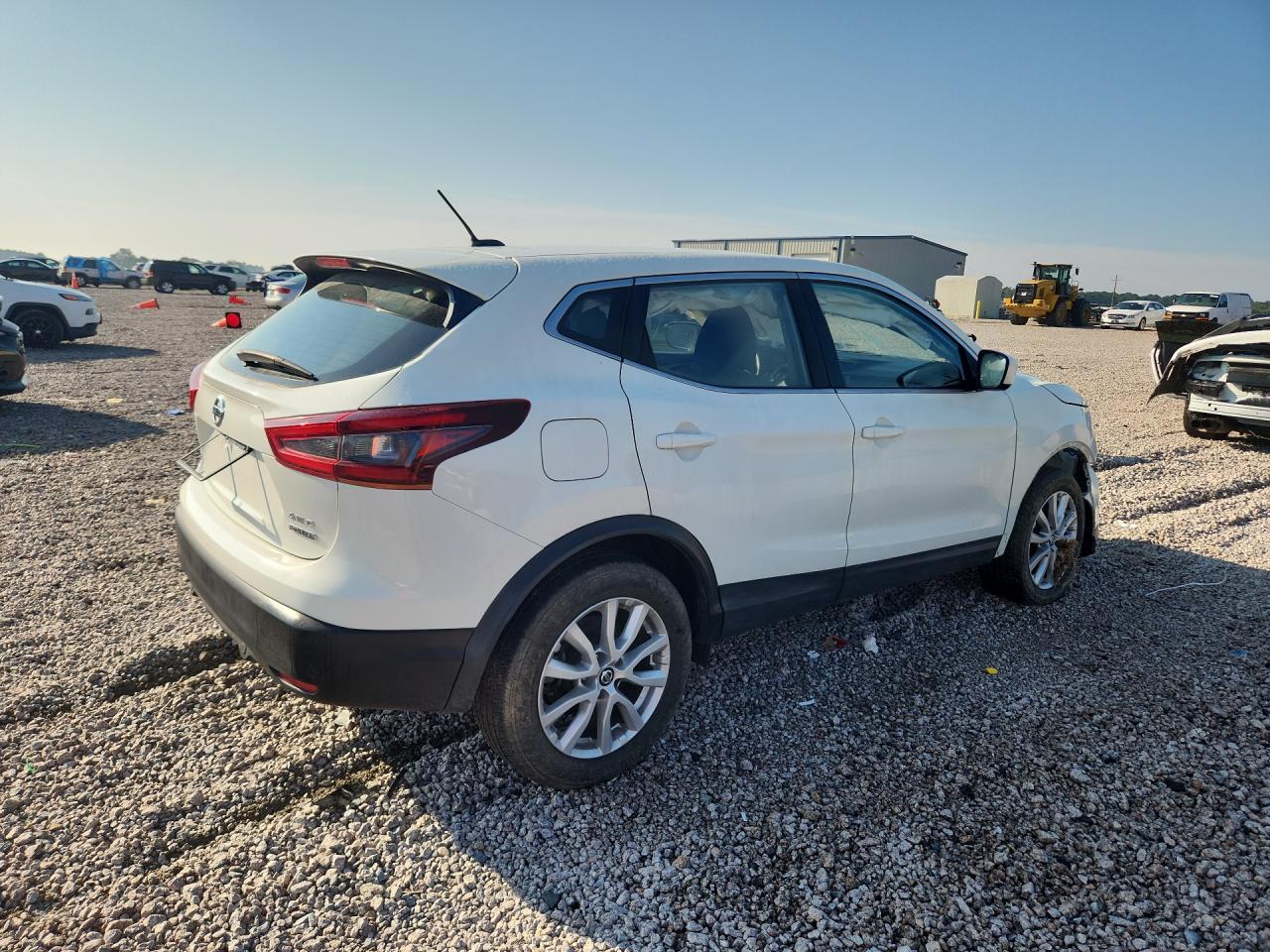 2022 Nissan Rogue Sport S - Фото 3