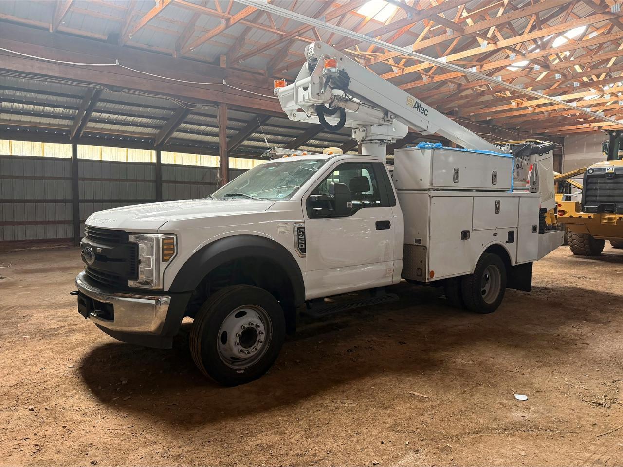 2008 Ford F450 - Utility / Service Truck - Image 2