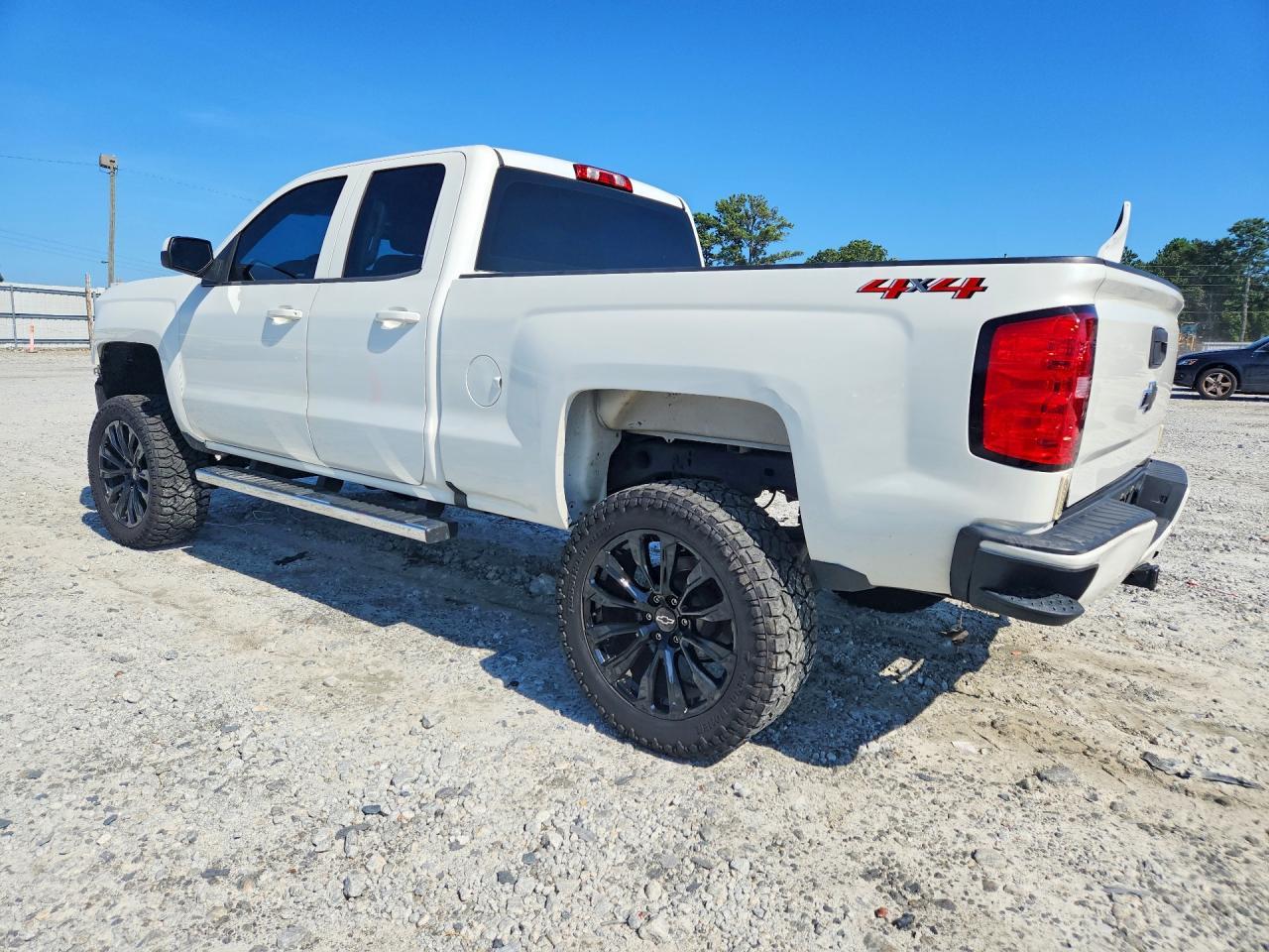 2018 Chevrolet Silverado K1500 - Фото 2