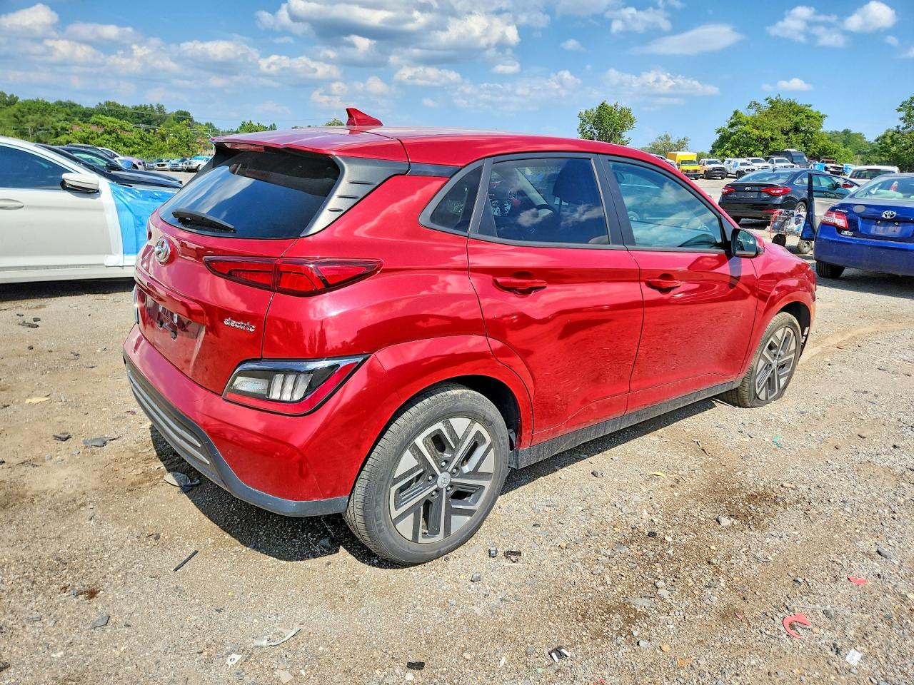 2022 Hyundai Kona Limited - Фото 3