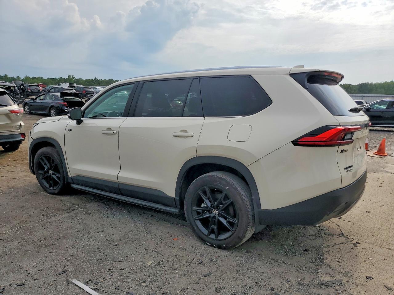 2024 Toyota Grand Highlander Hybrid Limited - Image 2