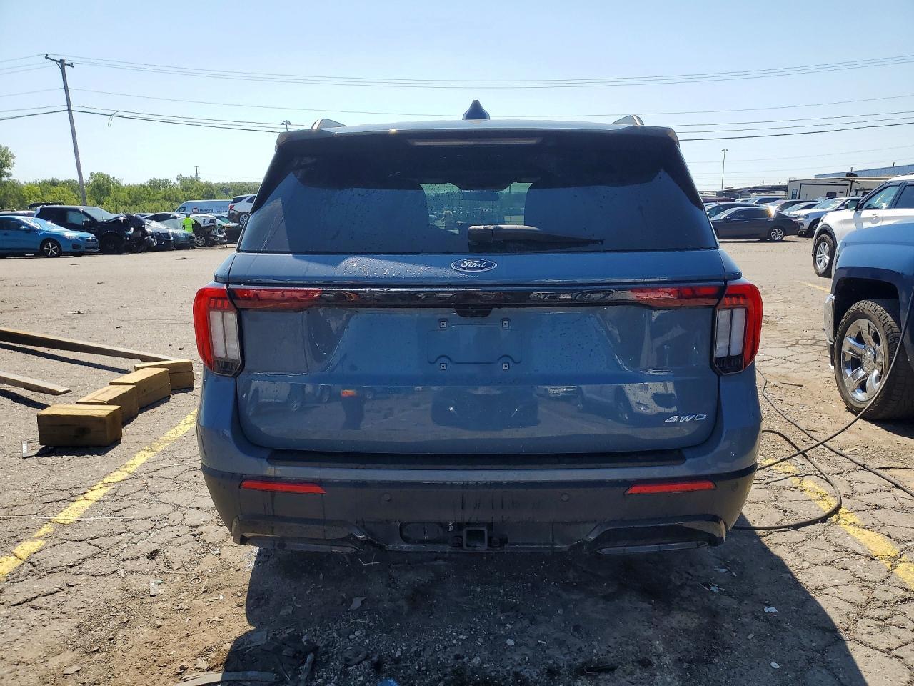 2025 Ford Explorer St-Line - Image 6