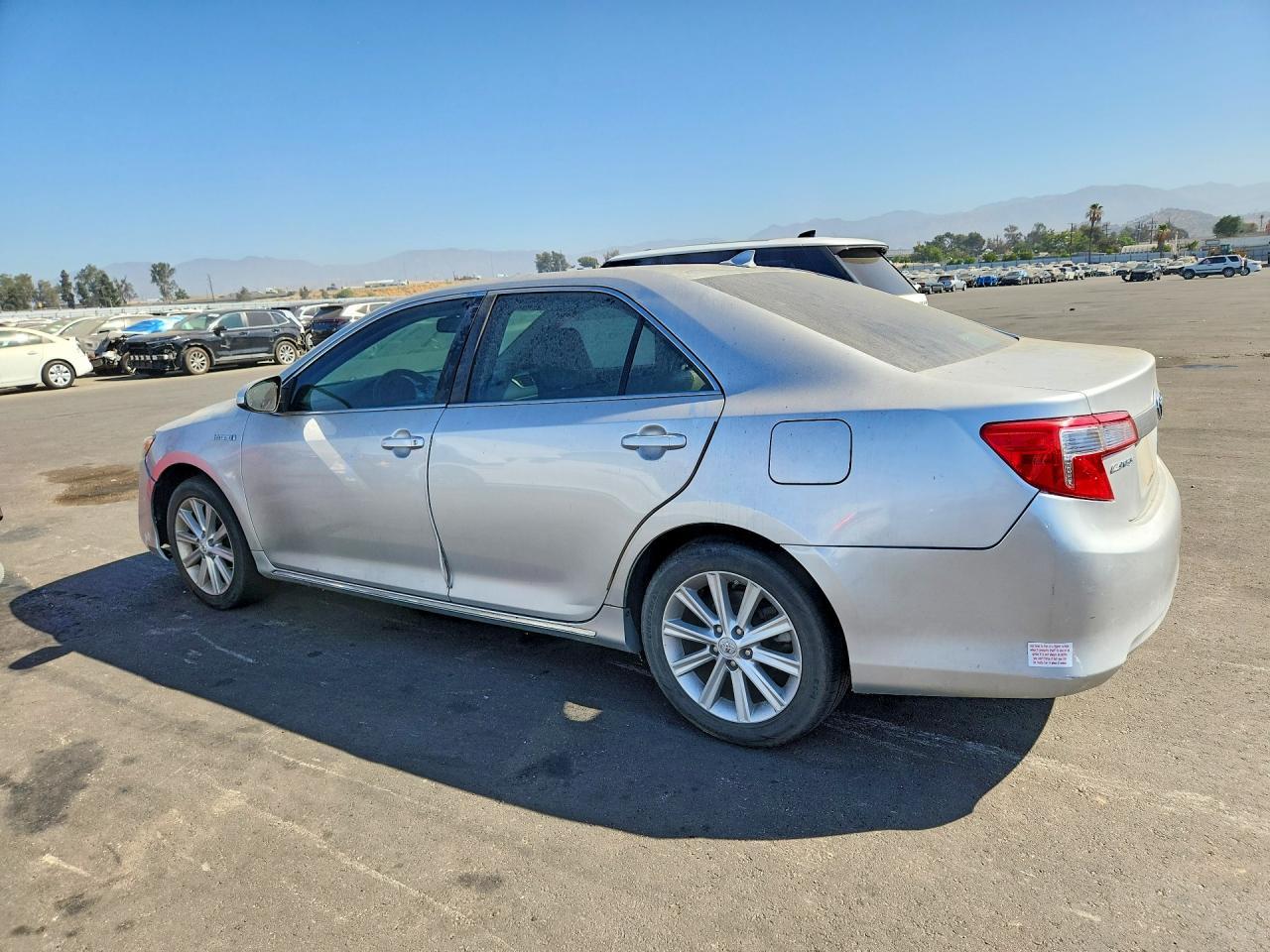 2012 Toyota Camry Hybrid Xle - Image 2