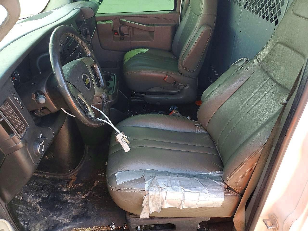 2017 Chevrolet Express G2500 - Фото 7