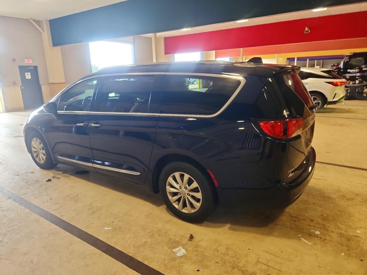 2018 Chrysler Pacifica Touring L - Фото 2