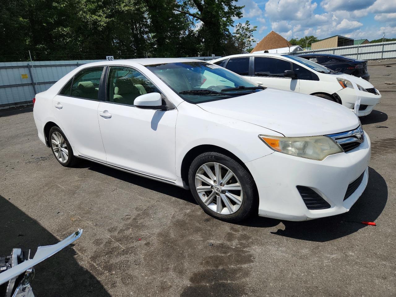 2012 Toyota Camry Hybrid Le - Image 4