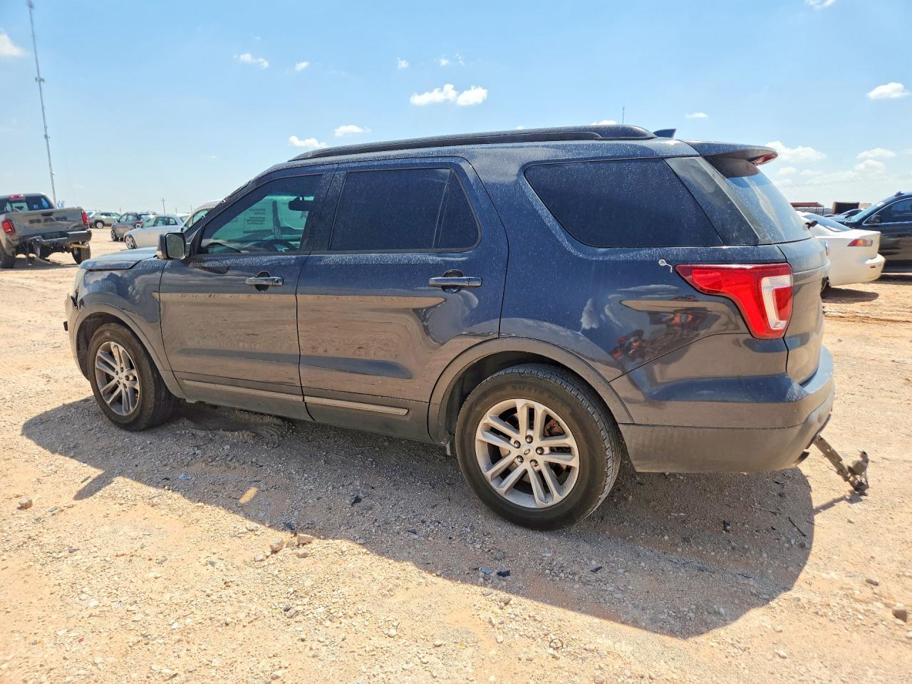 2017 Ford Explorer Xlt - Image 2