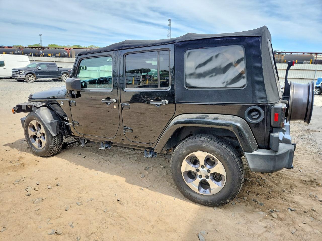 2016 Jeep Wrangler Unlimited Sahara - Image 2
