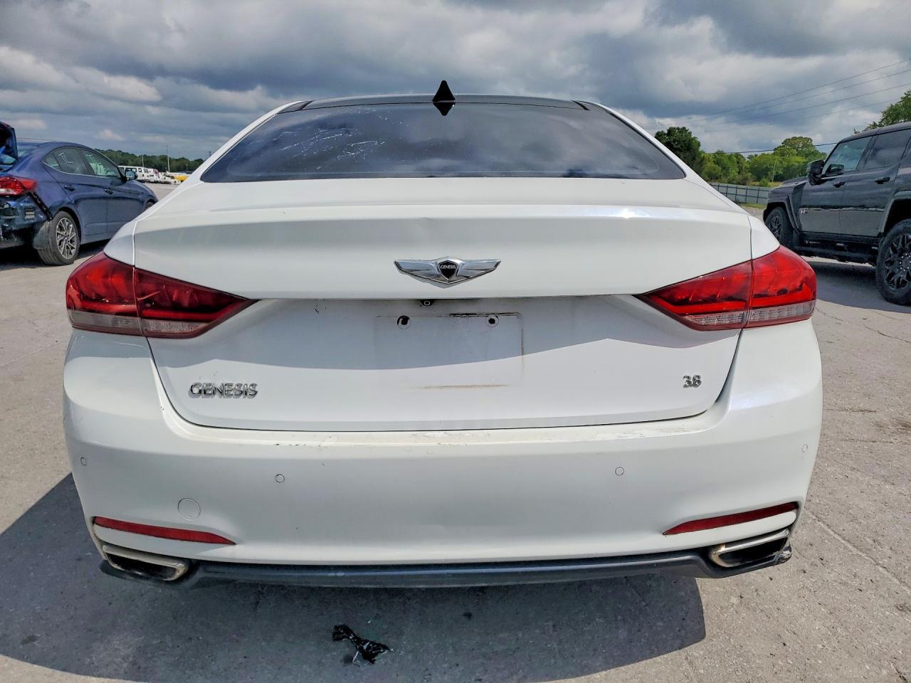 2015 Hyundai Genesis 3.8L - Фото 6
