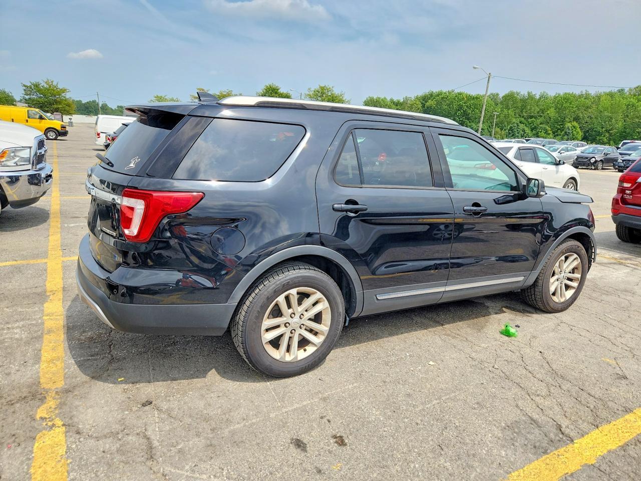 2016 Ford Explorer Xlt - Image 3