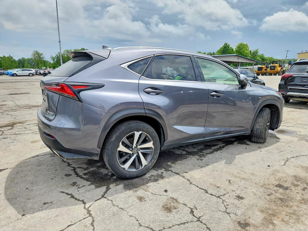 2020 Lexus Nx 300 - Фото 3