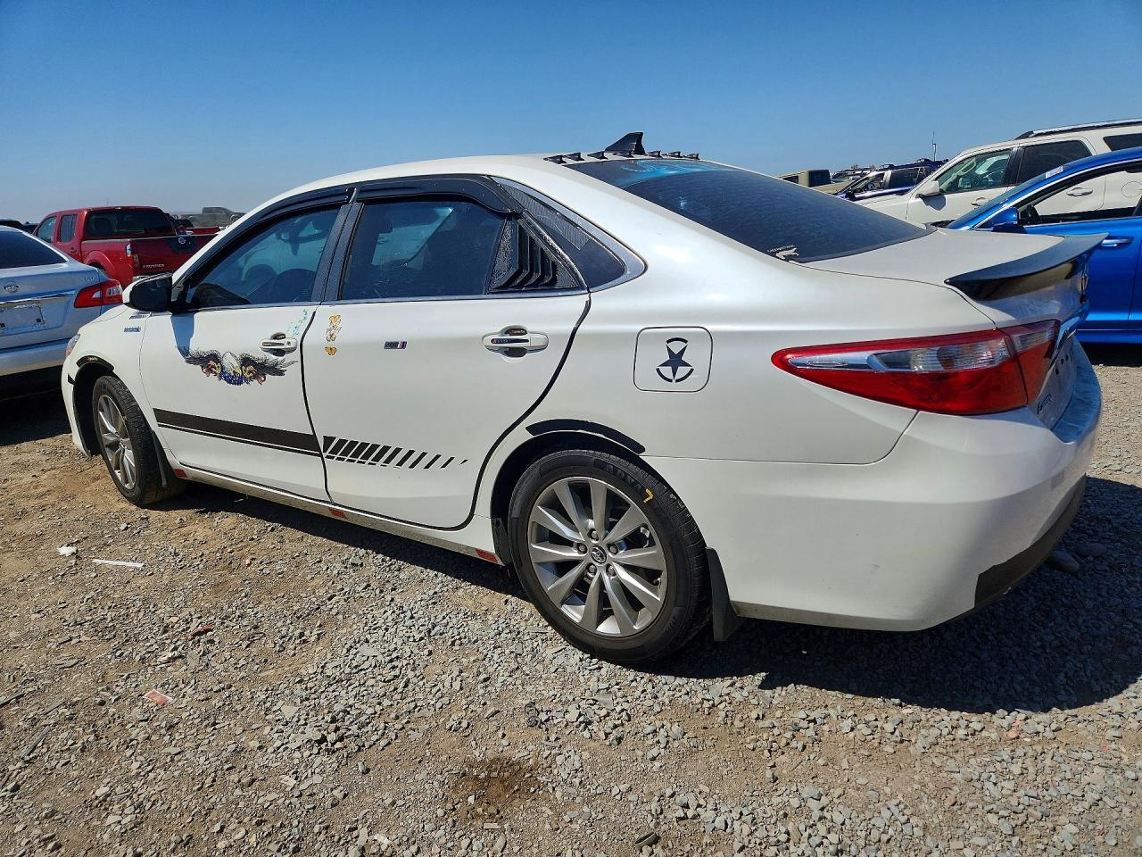2015 Toyota Camry Hybrid Xle - Image 2
