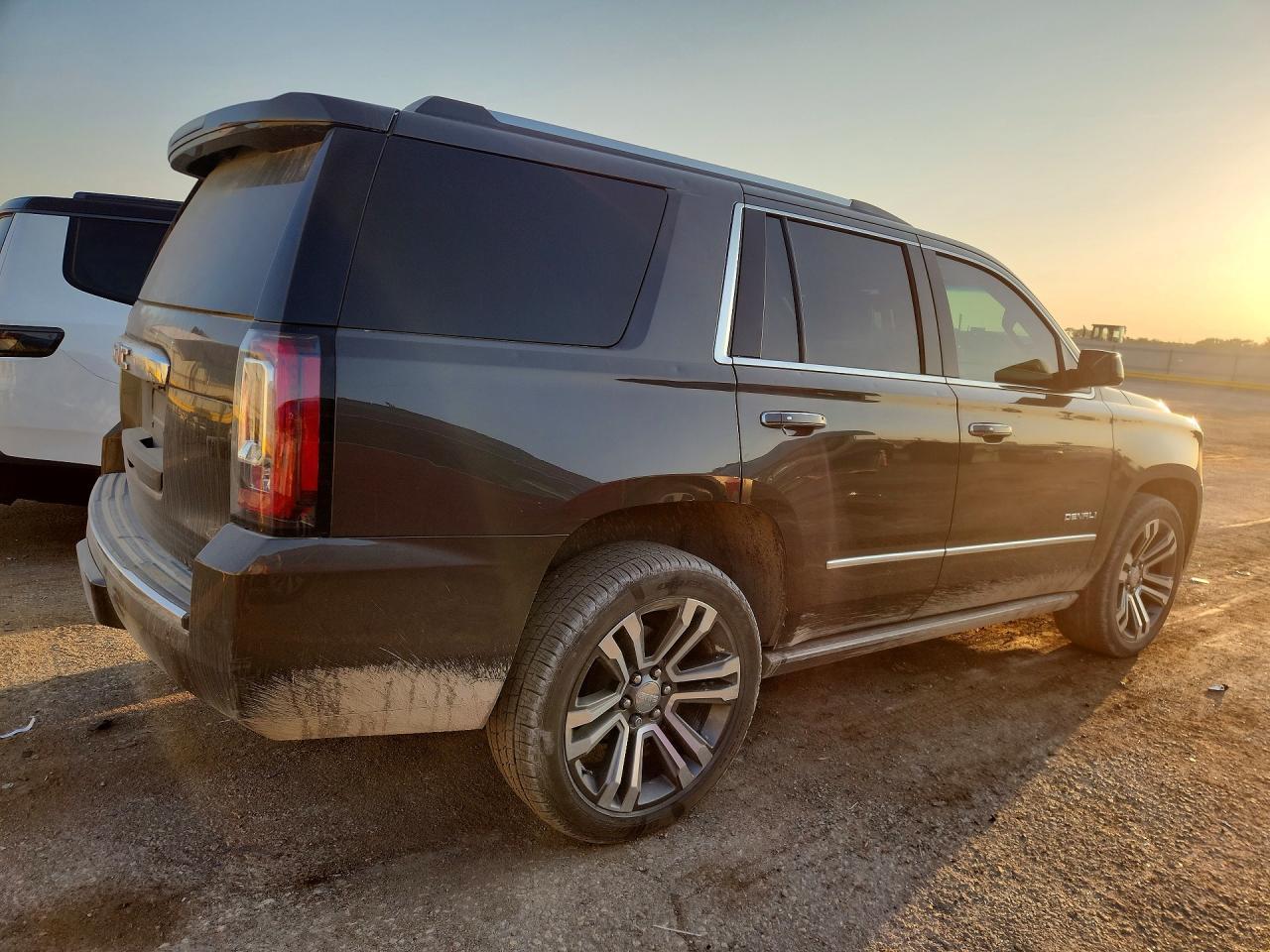 2019 GMC Yukon Denali - Фото 3