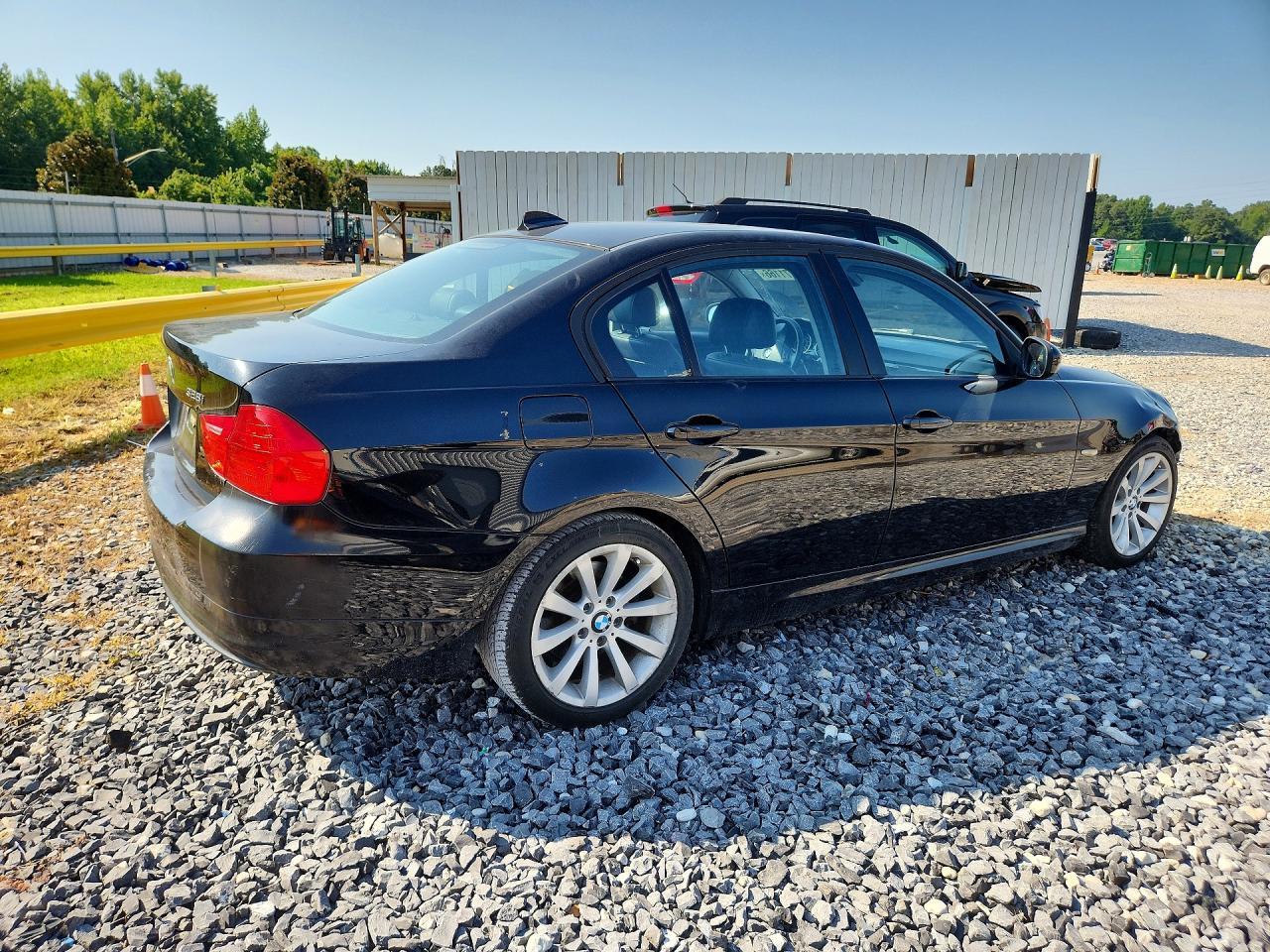2011 BMW 328 I - Image 3