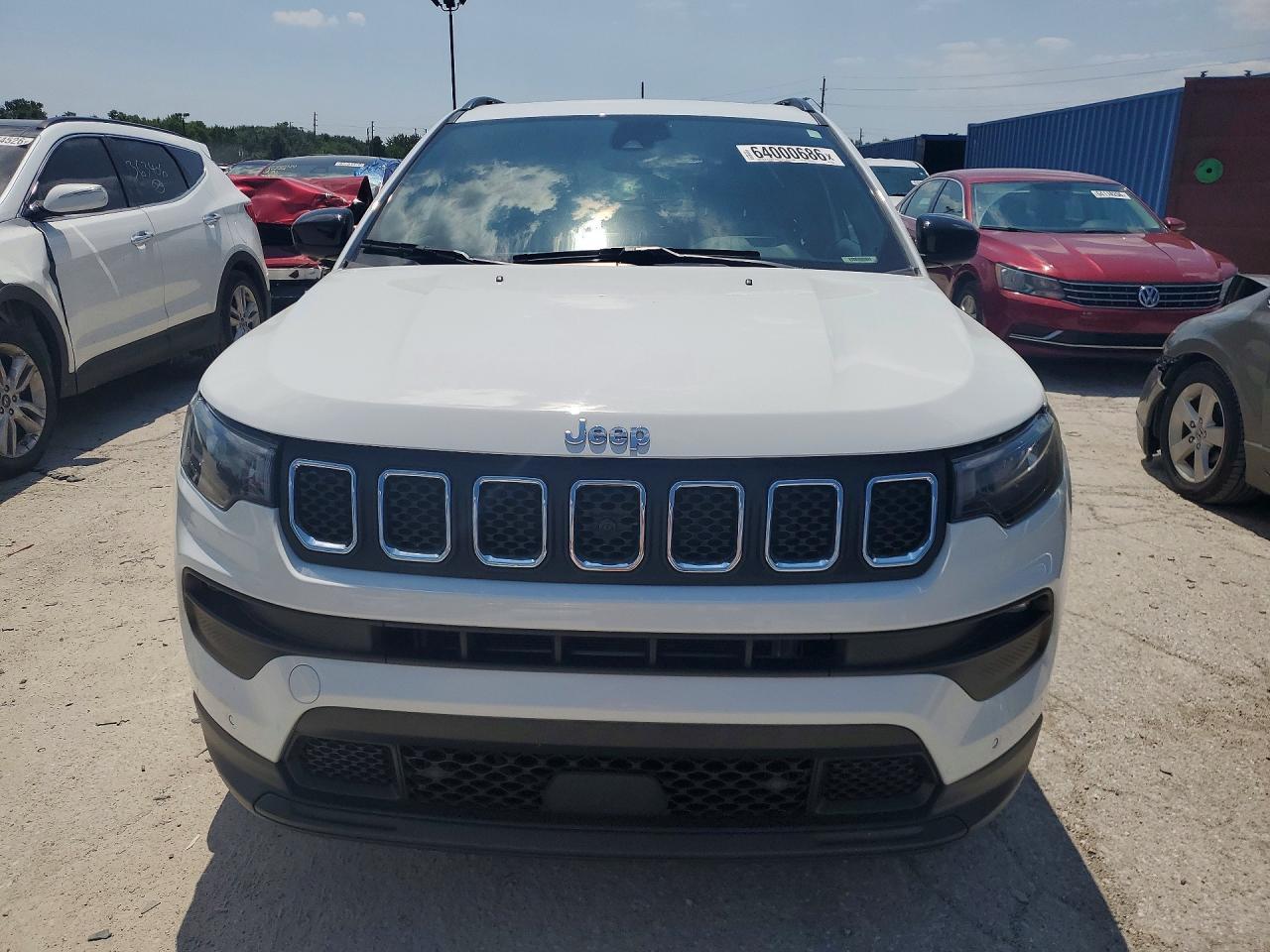 2023 Jeep Compass Latitude Lux - Image 5