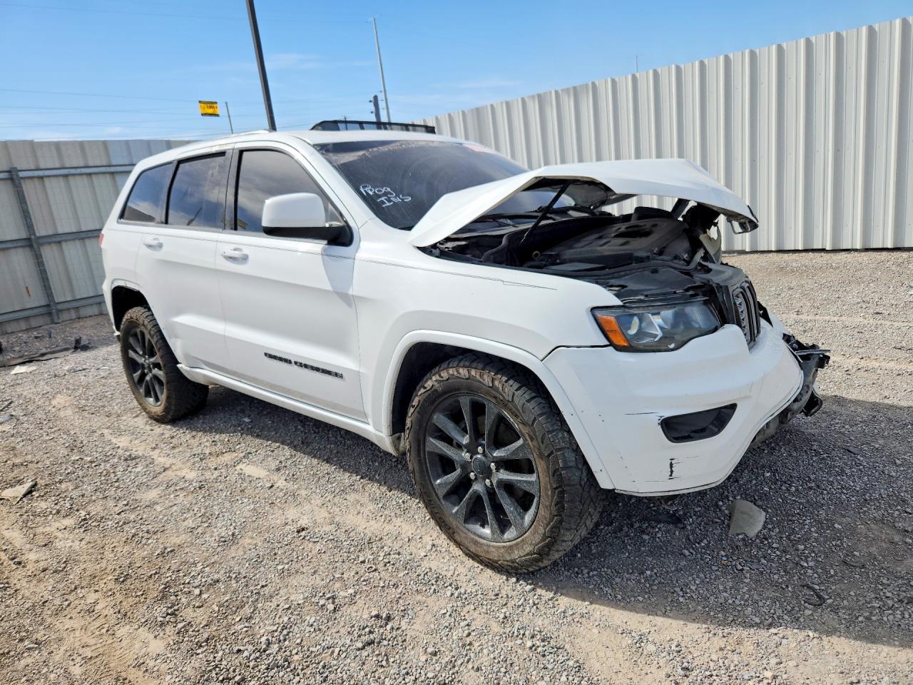 2017 Jeep Grand Cherokee Laredo - Image 4