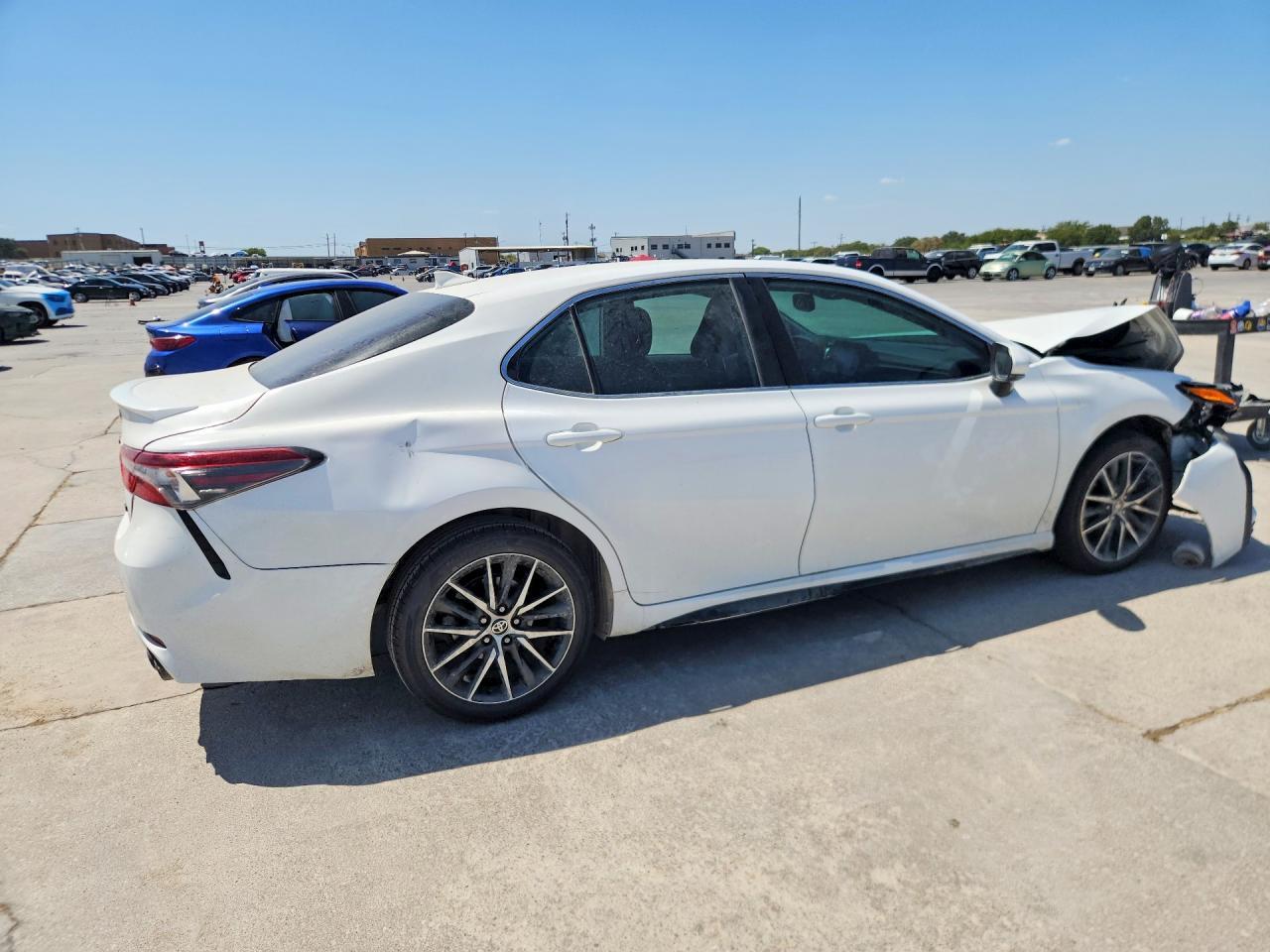 2021 Toyota Camry Se - Фото 3