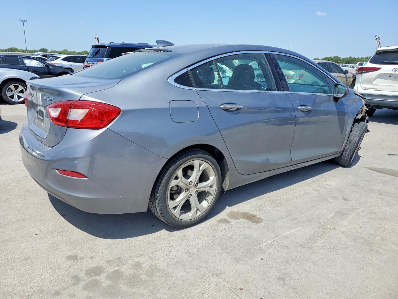 2018 Chevrolet Cruze Premier - Image 3