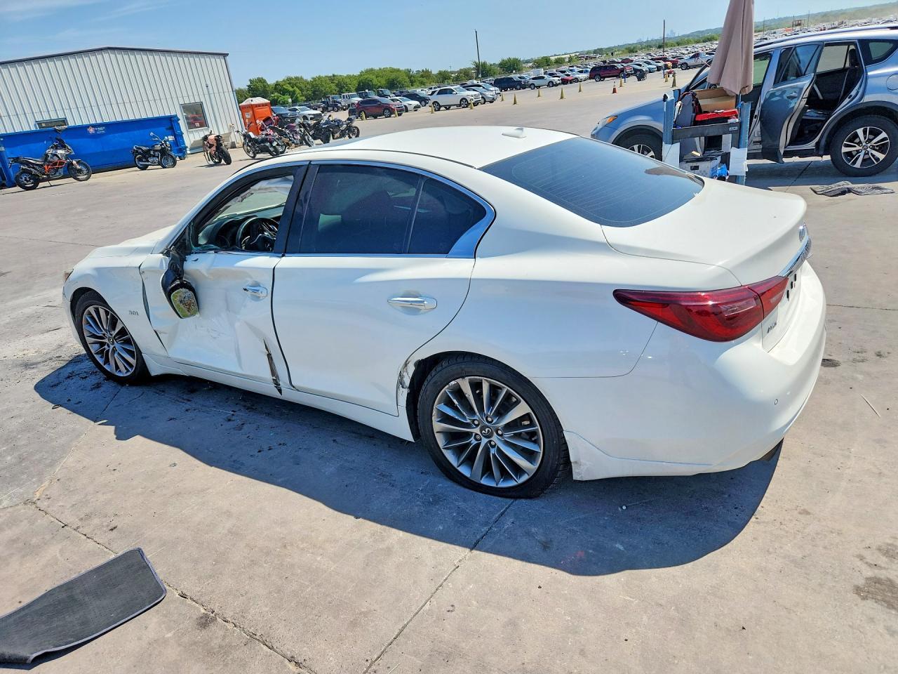 2018 Infiniti Q50 3.0T Luxe - Image 2