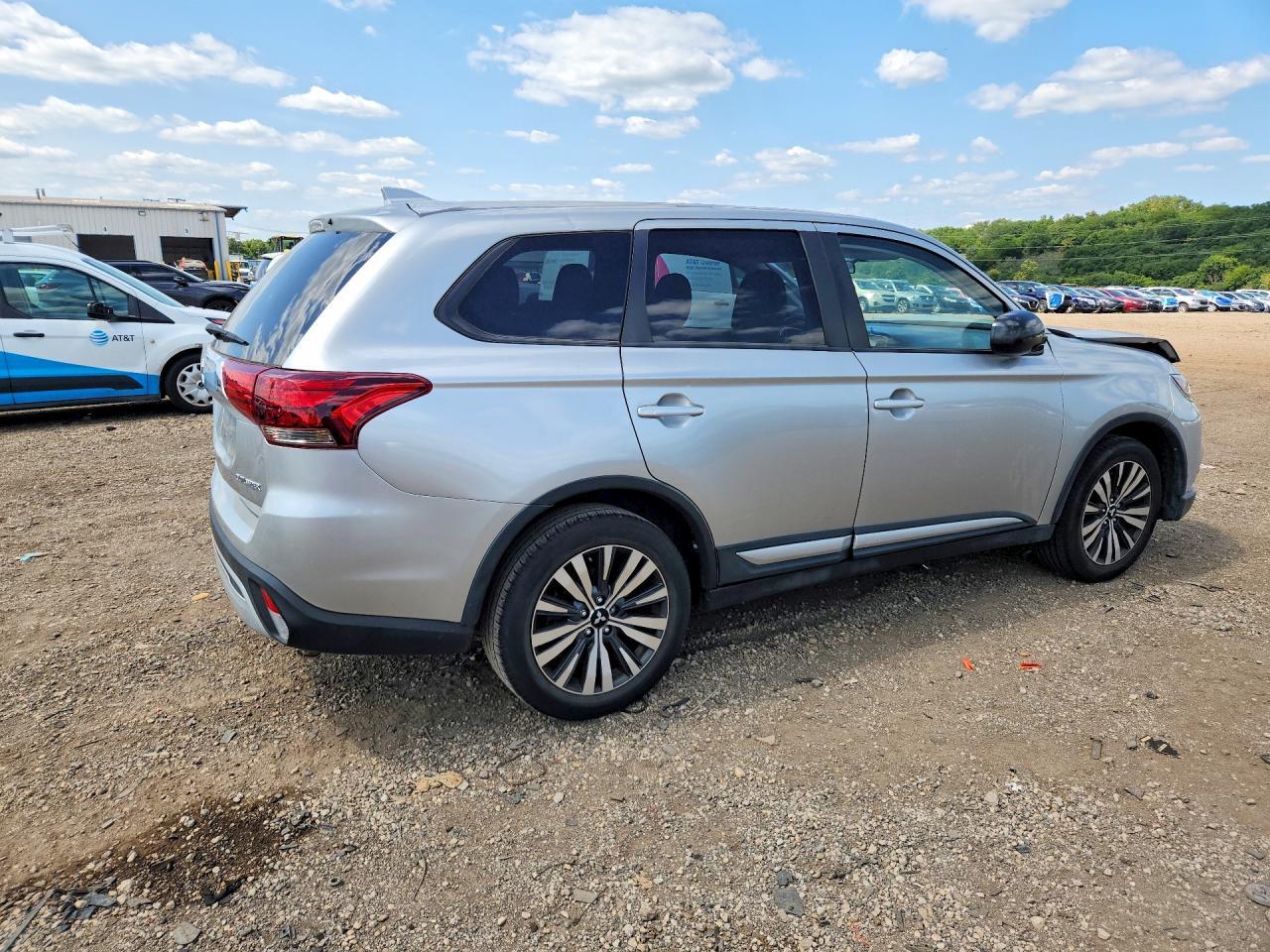 2019 Mitsubishi Outlander Es - Фото 3