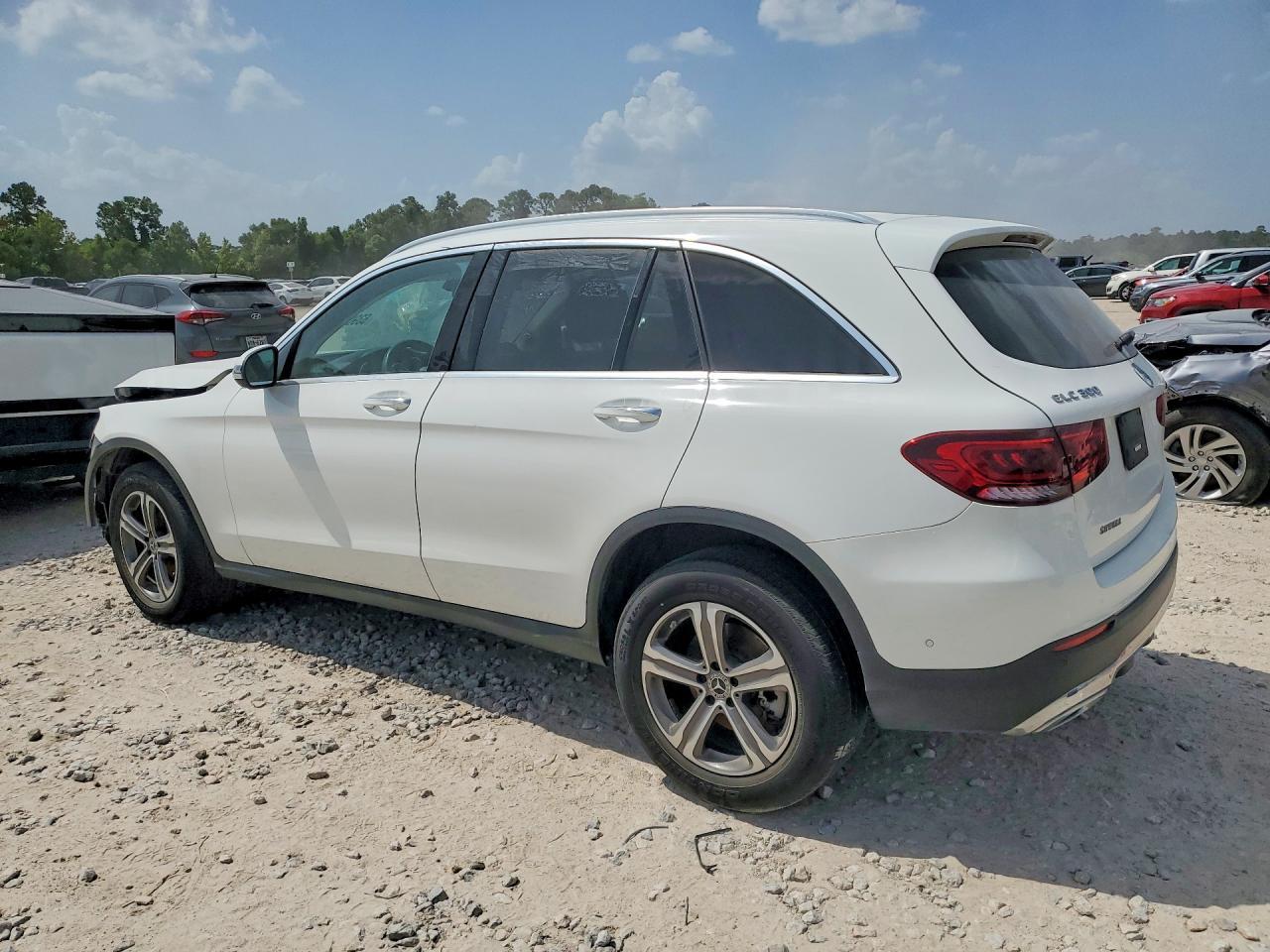 2021 Mercedes-Benz Glc 300 - Image 2