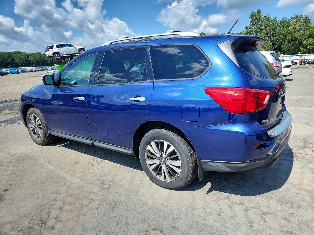 2017 Nissan Pathfinder Sl - Image 2