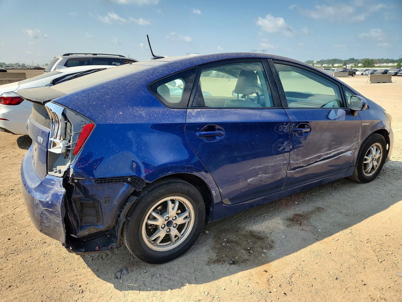 2011 Toyota Prius Three - Image 3