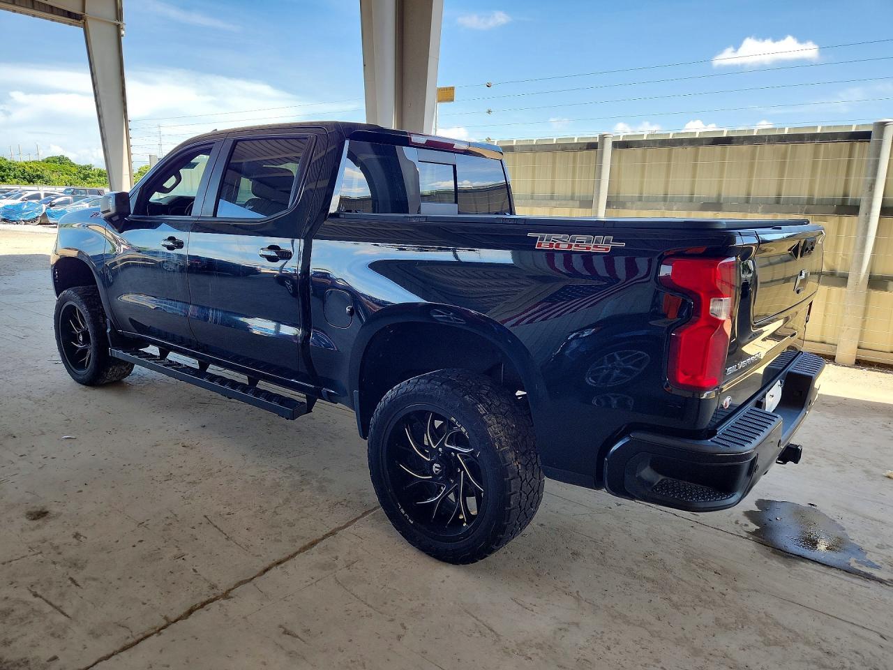 2022 Chevrolet Silverado K1500 Lt Trail Boss - Фото 2