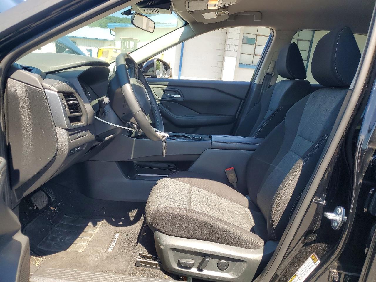 2025 Nissan Rogue Sv - Image 7