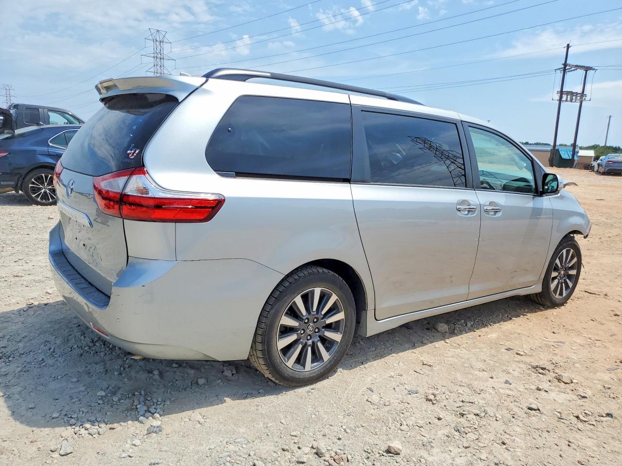 2019 Toyota Sienna Limited Premium 7-Passenger - Фото 3