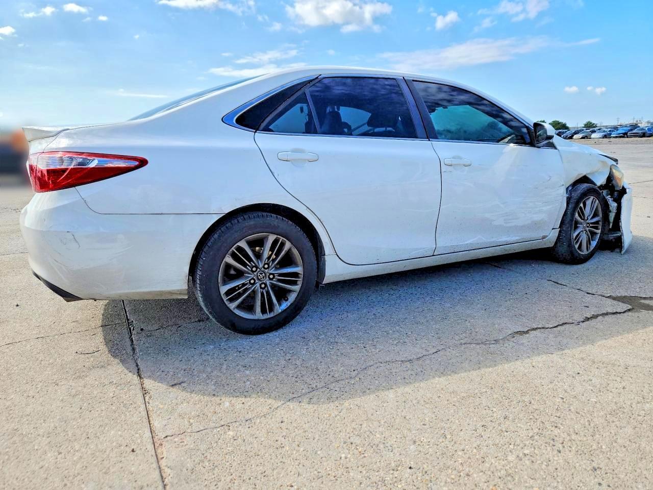 2016 Toyota Camry Se - Фото 3