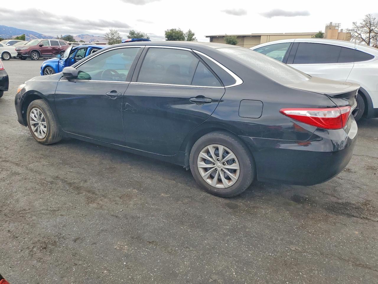 2017 Toyota Camry Le - Фото 2