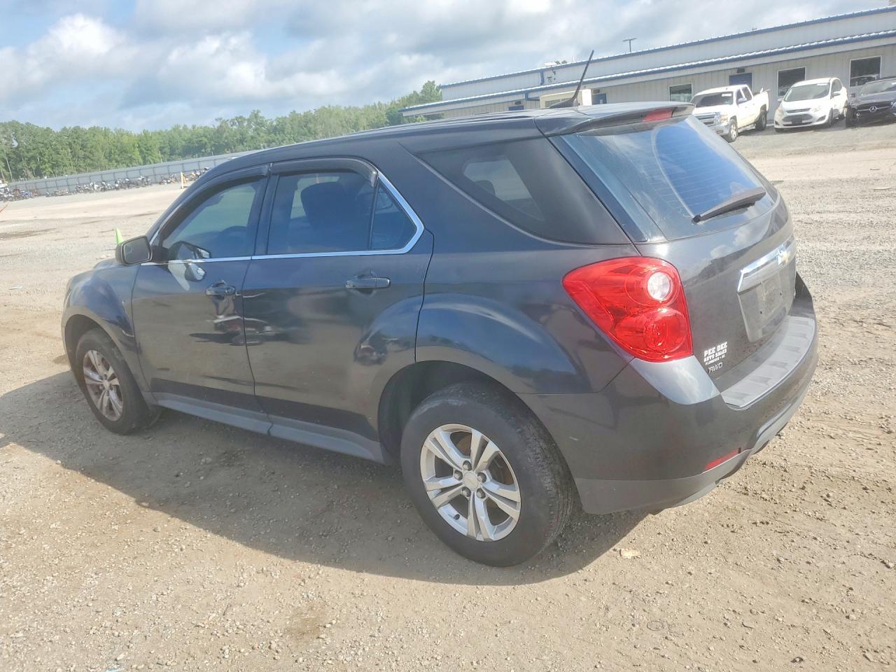 2014 Chevrolet Equinox Ls - Image 2