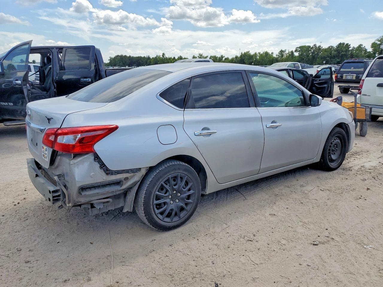 2018 Nissan Sentra S - Фото 3