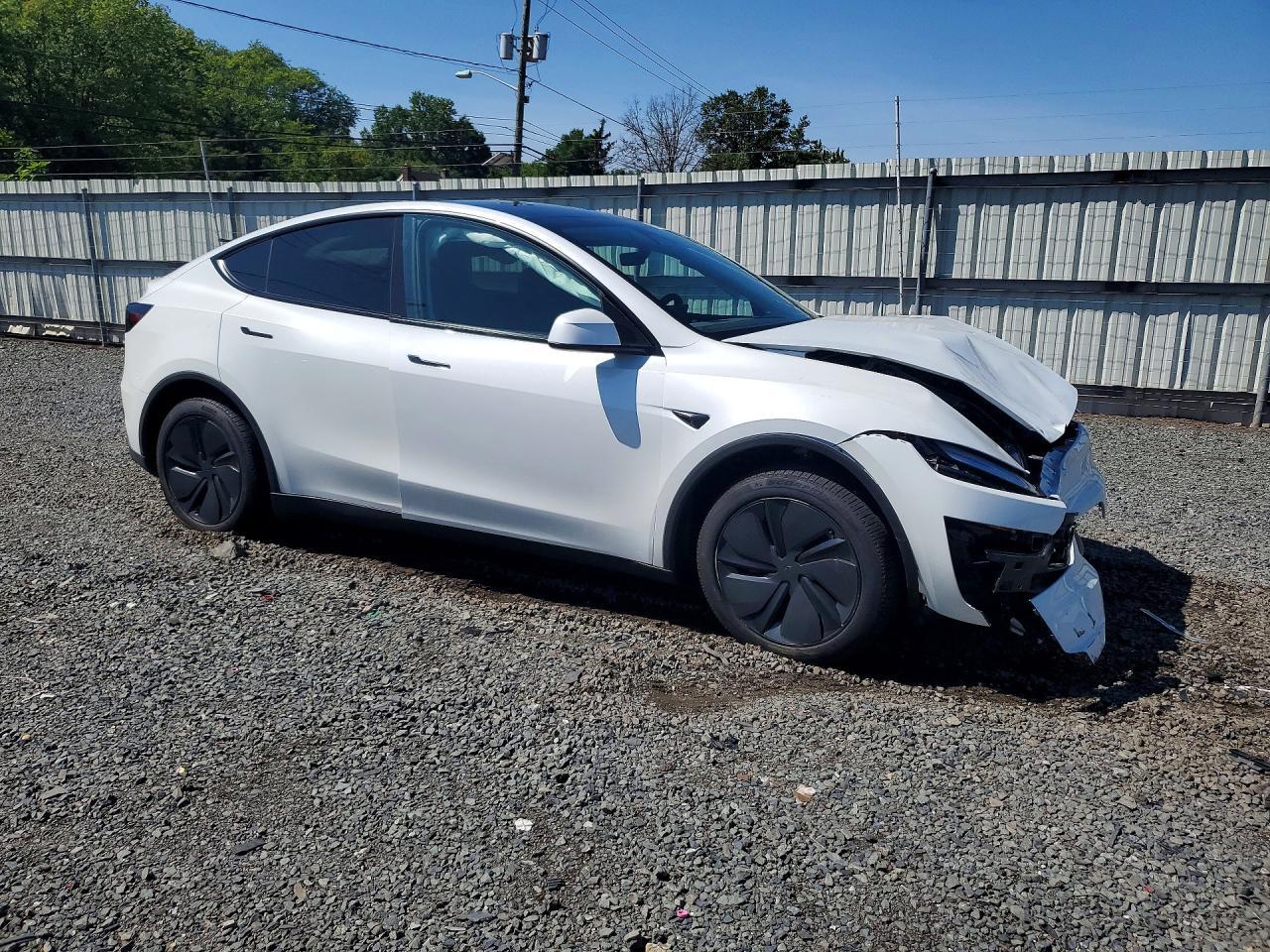 2026 Tesla Model Y - Фото 4
