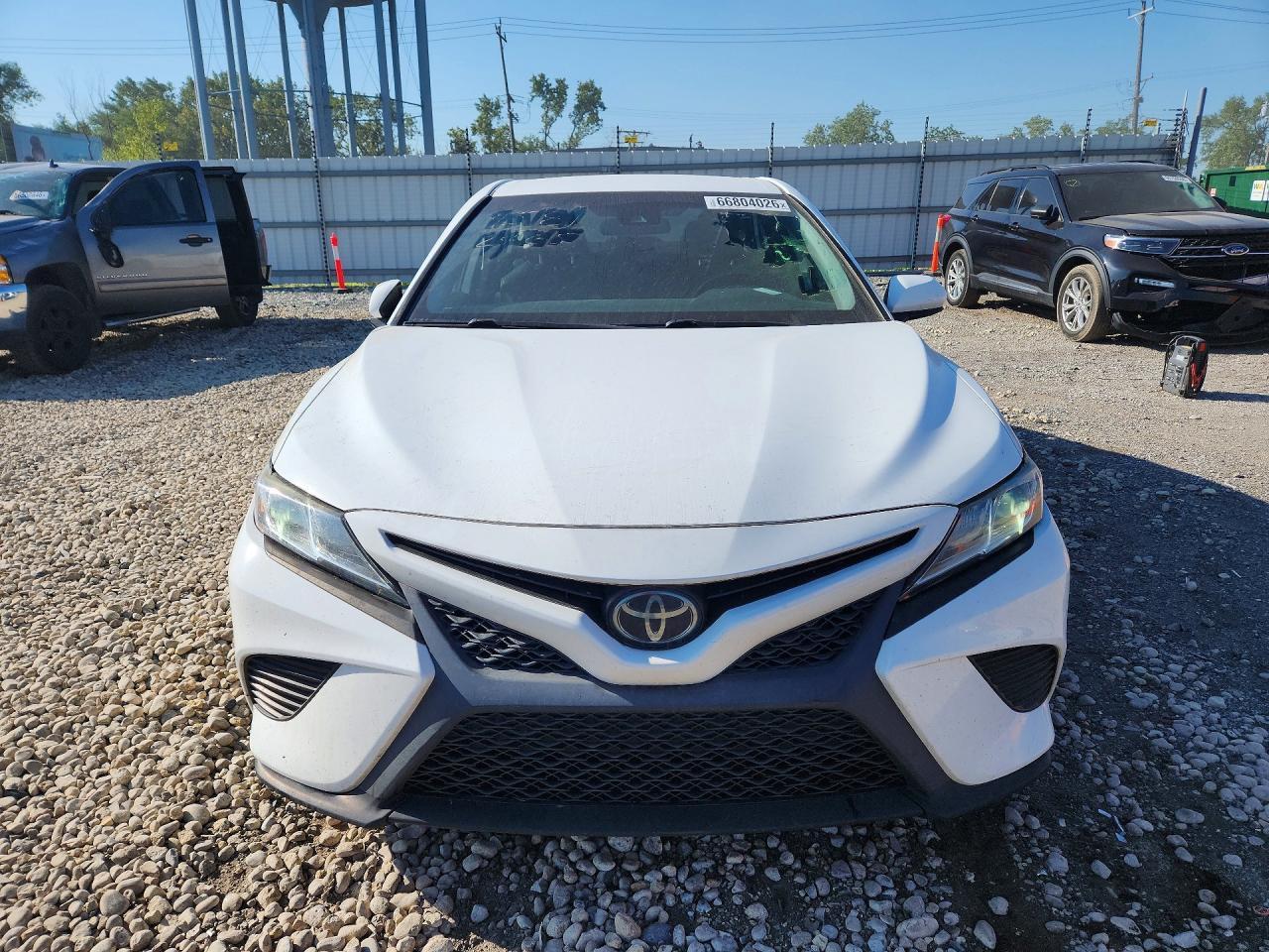 2020 Toyota Camry Se - Фото 5