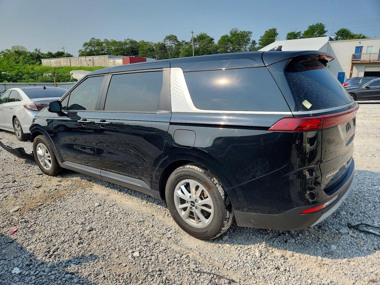 2023 Kia Carnival Lx - Image 2