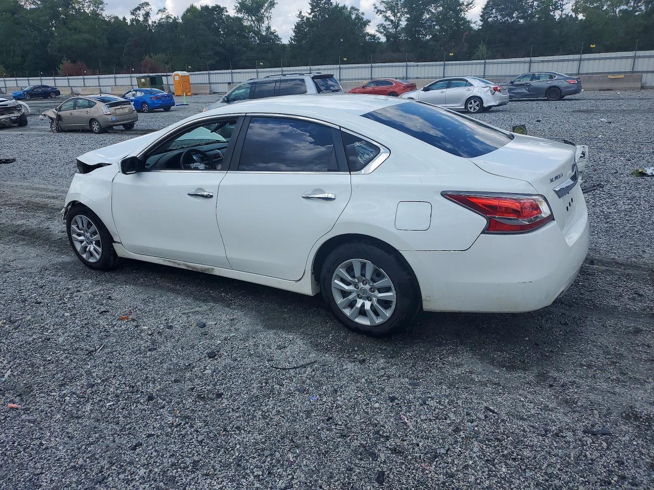 2015 Nissan Altima 2.5 S - Фото 2