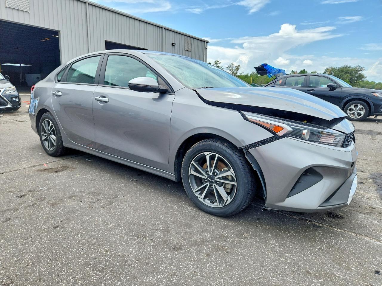 2023 Kia Forte Lxs - Фото 4