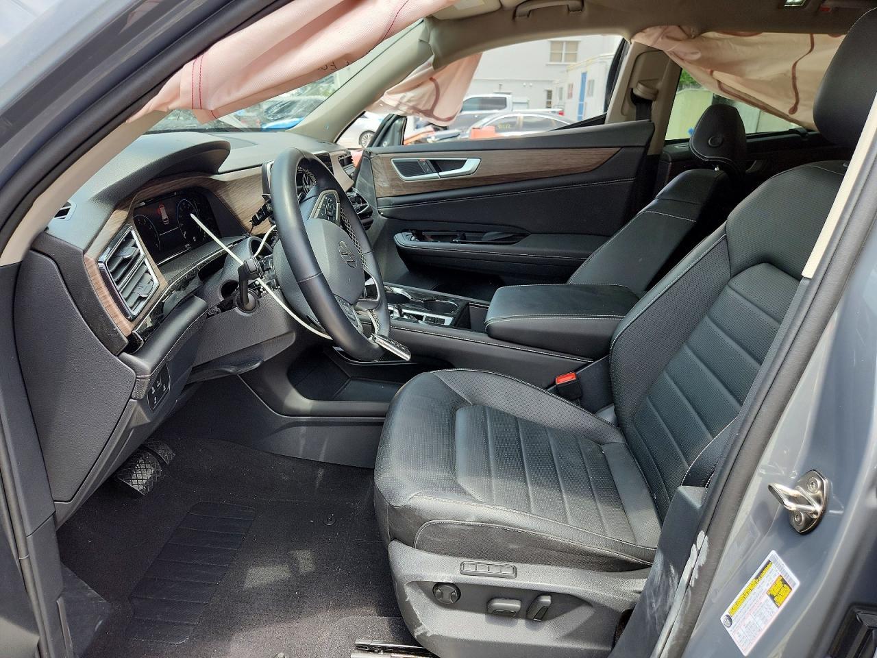 2025 Volkswagen Atlas Sel - Image 7