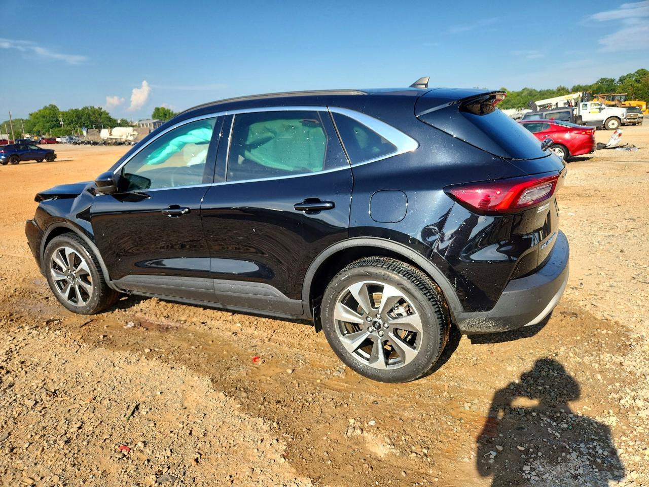 2023 Ford Escape Platinum - Image 2