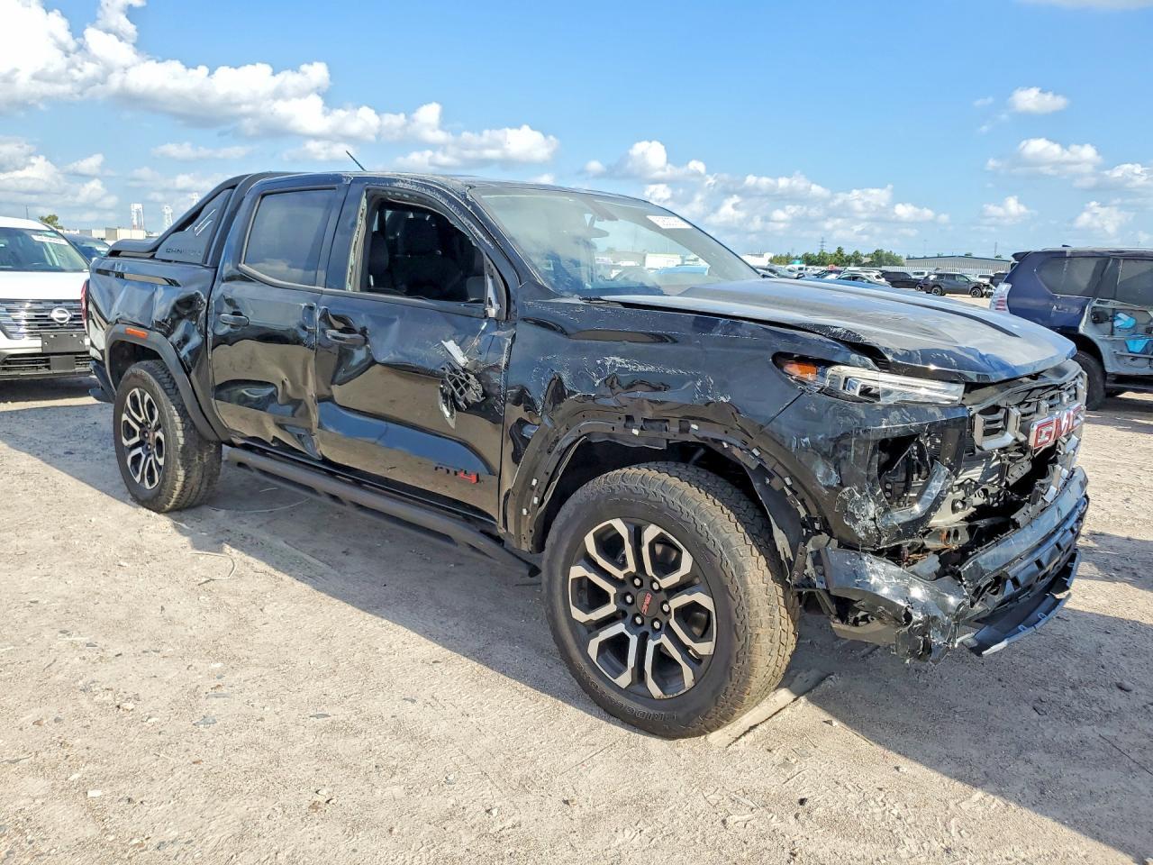 2025 GMC Canyon At4 - Image 4