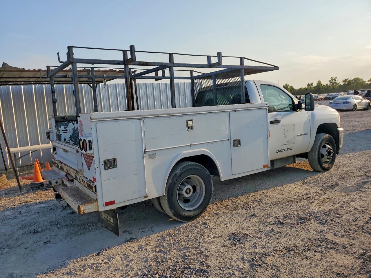 2013 Chevrolet Silverado C3500 - Фото 3