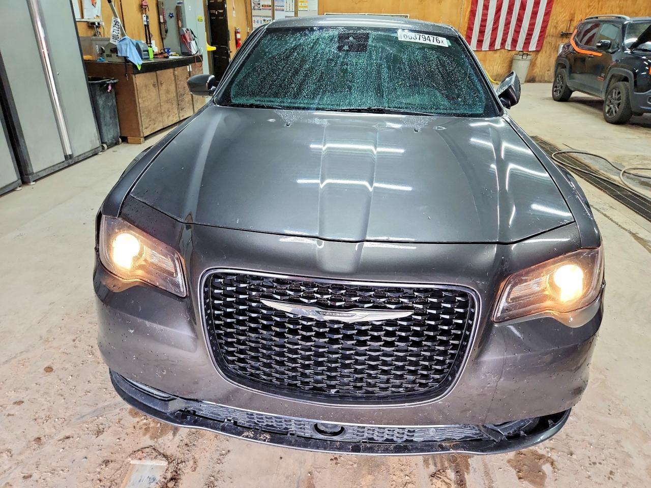 2018 Chrysler 300 S - Фото 5