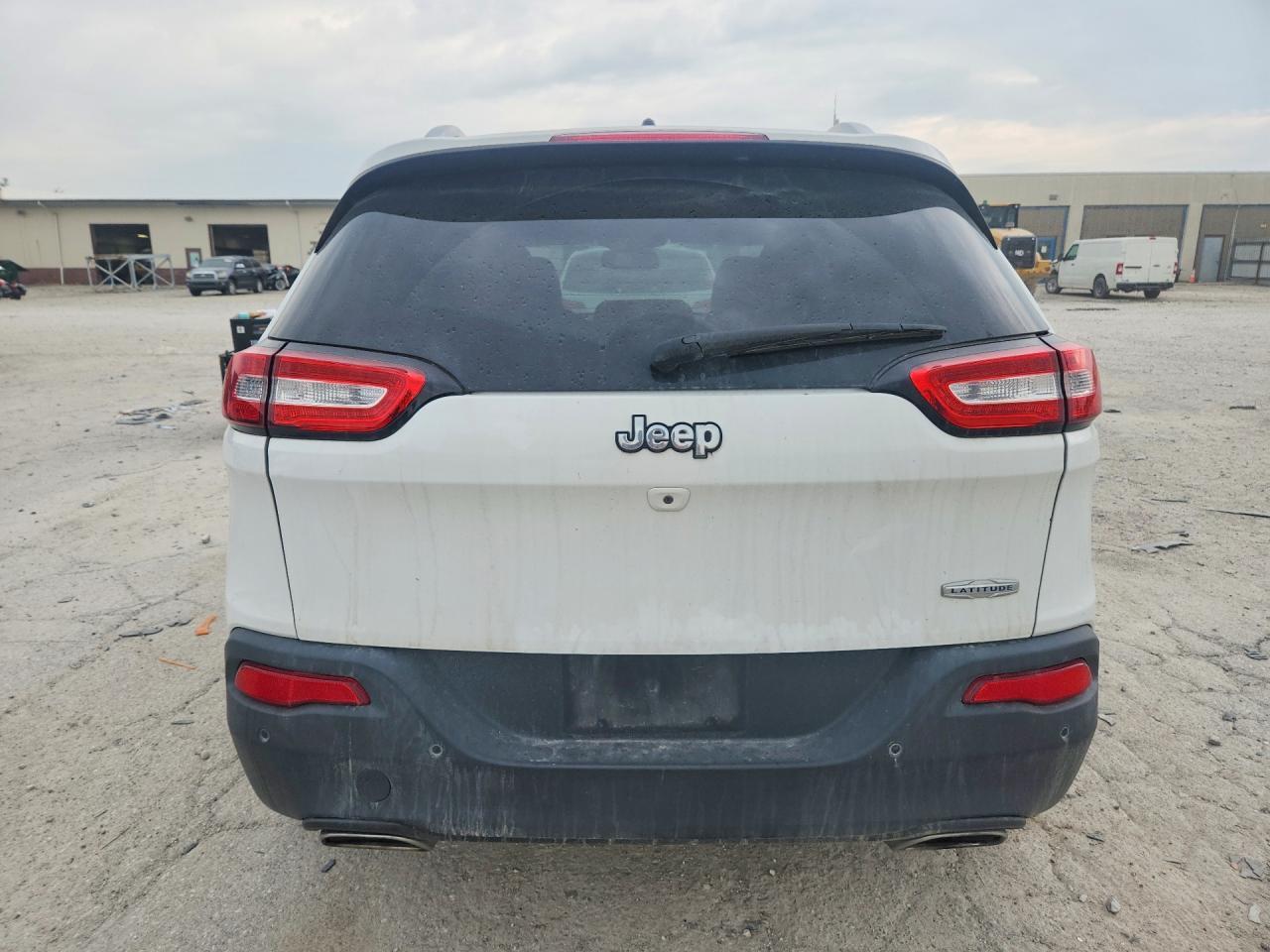2016 Jeep Cherokee Latitude - Image 6